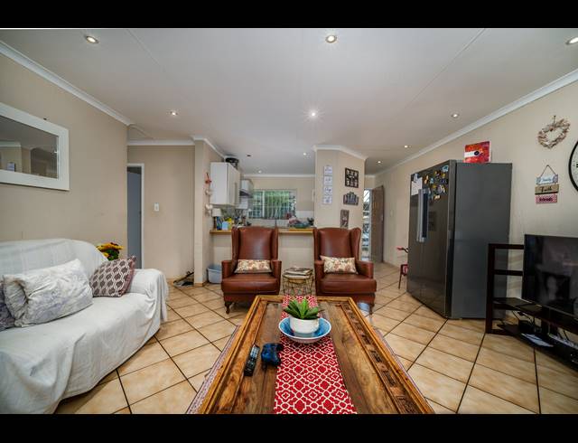 2 BEDROOM TOWNHOUSE FOR SALE IN NORTHWOLD